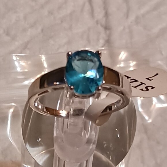 Blue Topaz Silver Solitaire Fashion Ring Size 7 NWOT - Picture 3 of 11